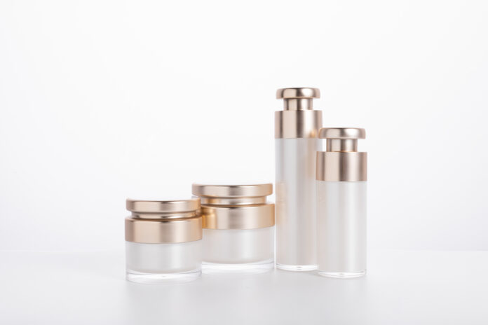 Glass jars with lids: cosmetic revolution or environmental danger